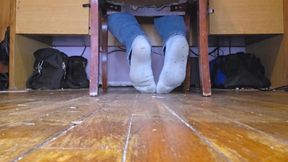 Enby teases you with their soles