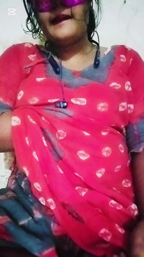 I am fingaring my pussy hardly.