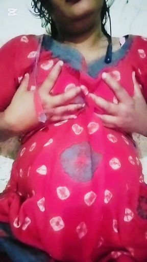 I am fingaring my pussy hardly.