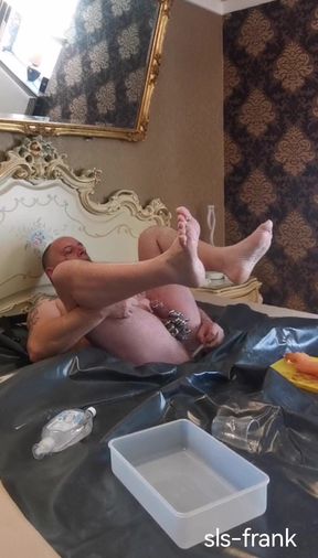 Sls-frank Fun in Bed with Fist Dildo