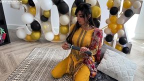 aaliyah yasin gets horny whilst waiting for her guests