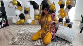 aaliyah yasin gets horny whilst waiting for her guests