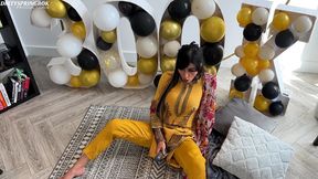 aaliyah yasin gets horny whilst waiting for her guests