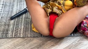 aaliyah yasin gets horny whilst waiting for her guests