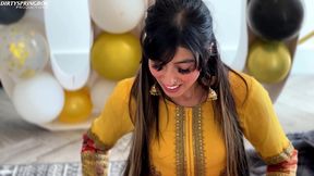 aaliyah yasin gets horny whilst waiting for her guests