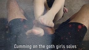 Cumming on the Goth Girls Pantyhose Feets 1