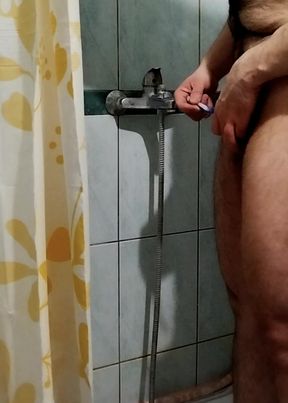 Young Gay trimming his bush