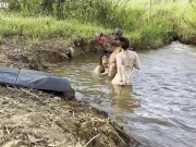 Sexo ao ar livre tomando banho de sol a beira do rio botei duas gostosas pra mamar e torei as duas g