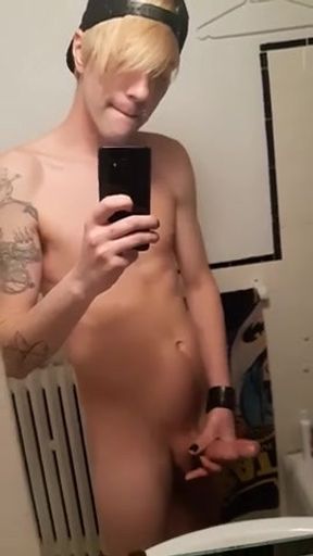 Montreal twink jerking off