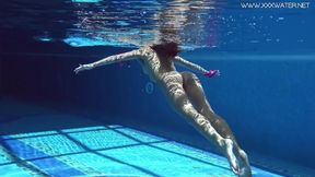 Underwater Show - kissing sex