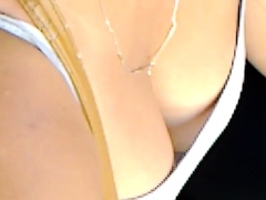 Downblouse tetona Downblouse busty