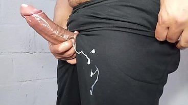 YURI GAÚCHO - URSO BRASILEIRO MEGA-DOTADO MACETANDO A PICA E GOZANDO FORTE - URSO PELUDO MASTURBANDO A PICA GROSSA