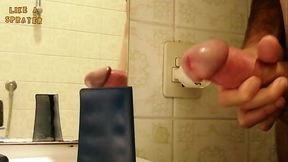 Sega e sborrata su un portatessere