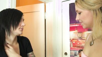 Carmen Callaway bangs Nikki Hearts with a huge strap on