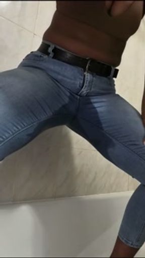 Pipi Accidents: Girl Pees Herself