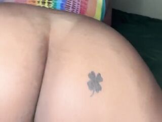 Large Butt Lightskin Juiicy1001 Twerks On The Daybed With A Buttplug In