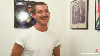 Megkötözve és uralkodva: Nikko Alexander kemény anális dugást kap Van Darkholme-tól és Leo Forte-tól