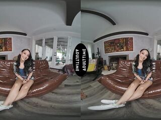 UP CLOSE VR - Excited Small Sarah Lace Shows U Her Riding Skills On Your Hard Rod - POV