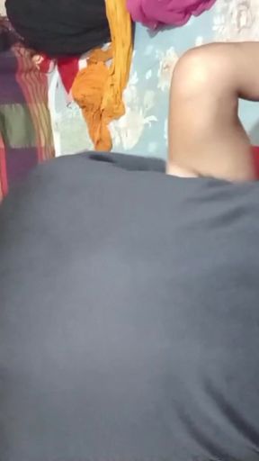 Bangladeshi real affair beautiful lady need service   Clip 1