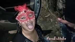 fazendo dogging - dei pra 2 estranhos na rua e deixei eles gozarem na minha boca