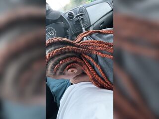 Riesgo en público dentro de un coche - pareja