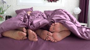 BAREFEET UNDER A BLANKET