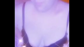 Pronta pra ser putinha de um macho empinando meu bumbum guloso