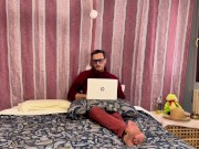 La domestica porca vuole succhiare il cazzo del suo capo-dialoghi italiano