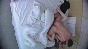 公寓酒店 眼鏡男的小女友真漂亮 膚白貌美大長腿 69的時候腿真好看 女上瘋狂蠕動 極致反差