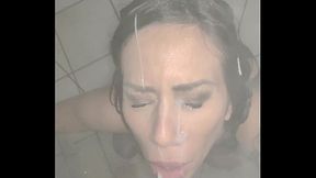 Littleangel84 - Bais&eacute_e dans une douche publique avec mes collants