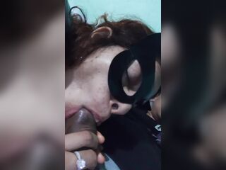 Mamando la rica verga de mi vecino