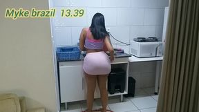 vitoria beatriz ela e uma cozinheira muito boa eu preferir comer a rabada ela estava na cozinha ela adora dar o cuzinho ela pediu porra gosar na boca dela