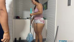 The Housekeeper Wants to Eat the Boss's Dick