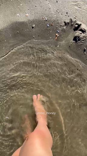 Come to the beach with my feet