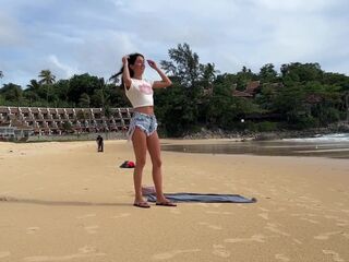 Забрался в окно к незнакомке, пока она отдыхала и трахнул её