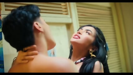 Ngewe di kantor di intip OB