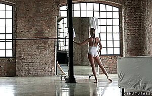 The feetofa ballerina, sicilia