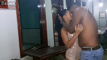 Negao faz sexo selvagem com a bruna e ela gozou muito.