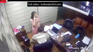 Viral Sensation - Hot Desi Girl Dancing In Traditional Attire