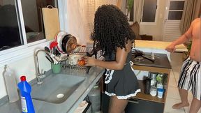 EMPREGADA NEGRA FODE NO PELO COM O FILHO JOVEM DO PATR&Atilde_O.