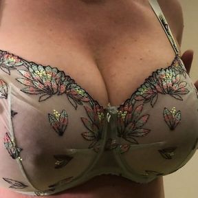 My wife shows off her wonderfull heavy titts in bra