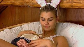 Mind taking blond babe pokes her tasty soaking pussy with carrot