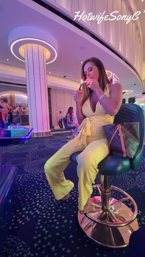 Smoking hot babe gets naughty on Vegas Strip