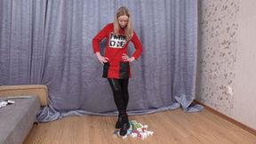The girl got her new boots and decides to test them in crush action, fc110h 720p