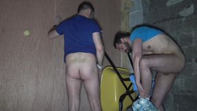 Young bear worker fucked by Enzo Rimenez