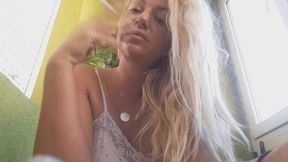 Lola is big smoker MP4