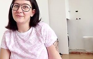 Putalocura - la guapa jovencita meraki cabalgando la polla de torbe y tragando lefa