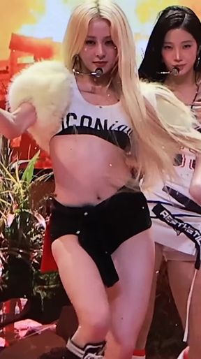 Korean celebrity shows off her tight ass and thick athletic thighs in