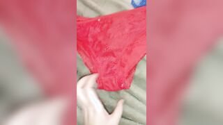 Красные ношенные трусики футфетишмодели