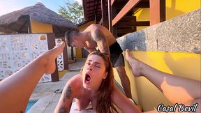 Encontrei duas GOSTOSAS na piscina do condom&iacute_nio, eu sou CASADO, mas n&atilde_o RESISTI a essa TENTA&Ccedil_&Atilde_O